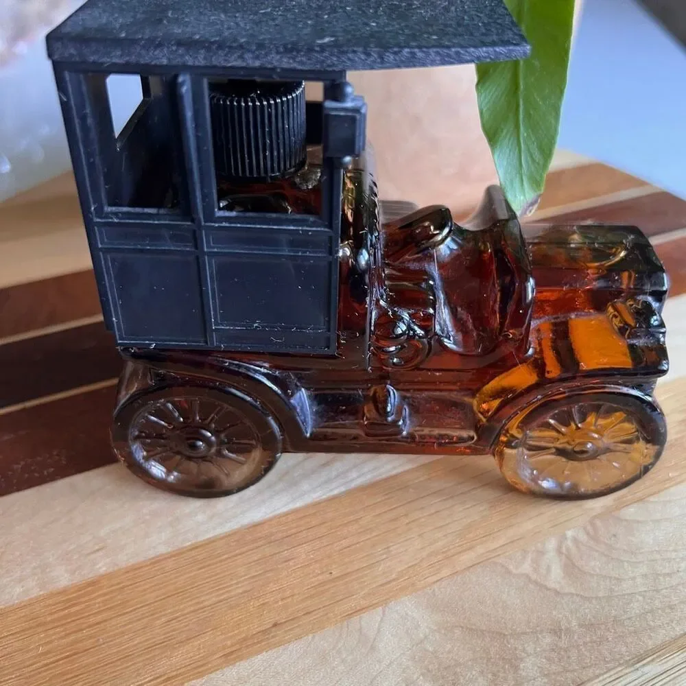 vintage Avon 1906 Reo Depot Wagon bottle.ambar color glass full